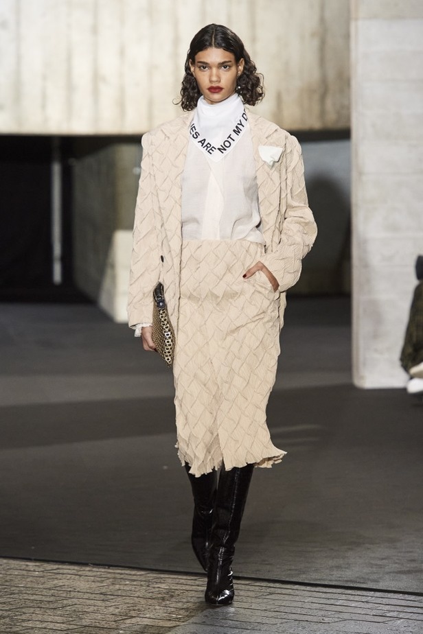 مجموعة الالبسة الجاهزة من Roland Mouret لخريف وشتاء 2020-2021