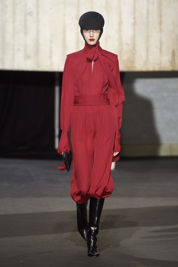 مجموعة الالبسة الجاهزة من Roland Mouret لخريف وشتاء 2020-2021