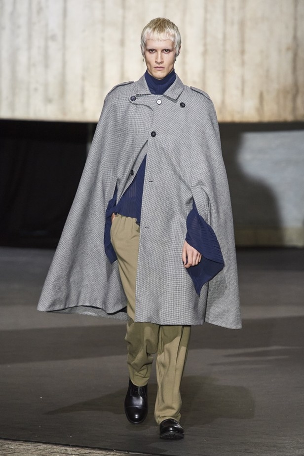 مجموعة الالبسة الجاهزة من Roland Mouret لخريف وشتاء 2020-2021