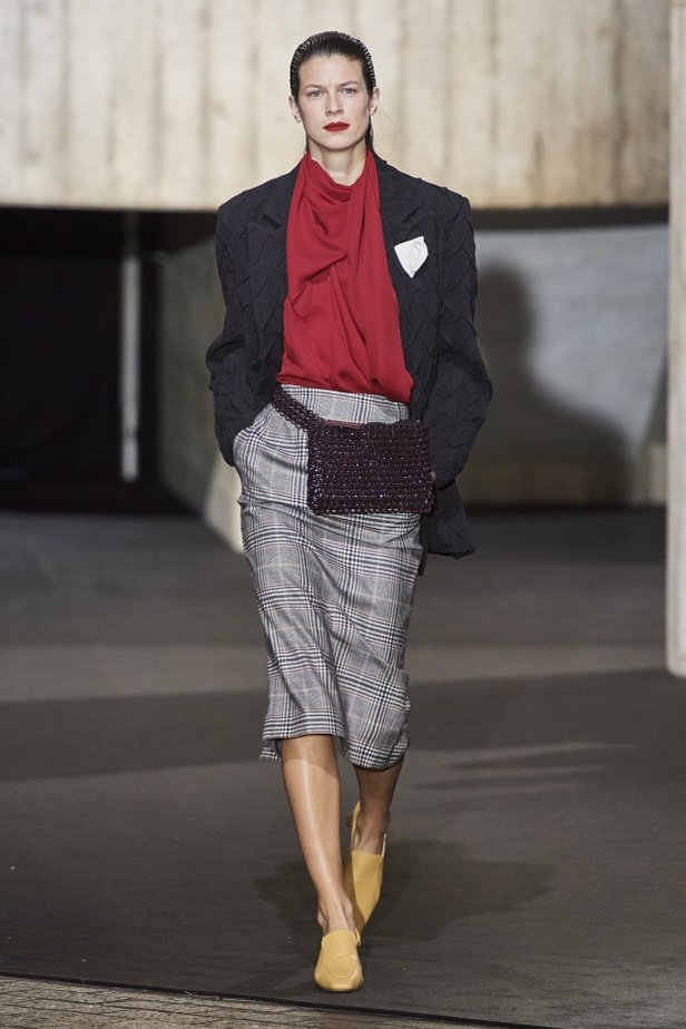 مجموعة الالبسة الجاهزة من Roland Mouret لخريف وشتاء 2020-2021