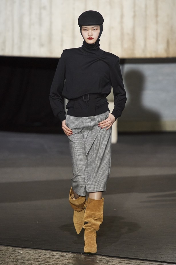 مجموعة الالبسة الجاهزة من Roland Mouret لخريف وشتاء 2020-2021