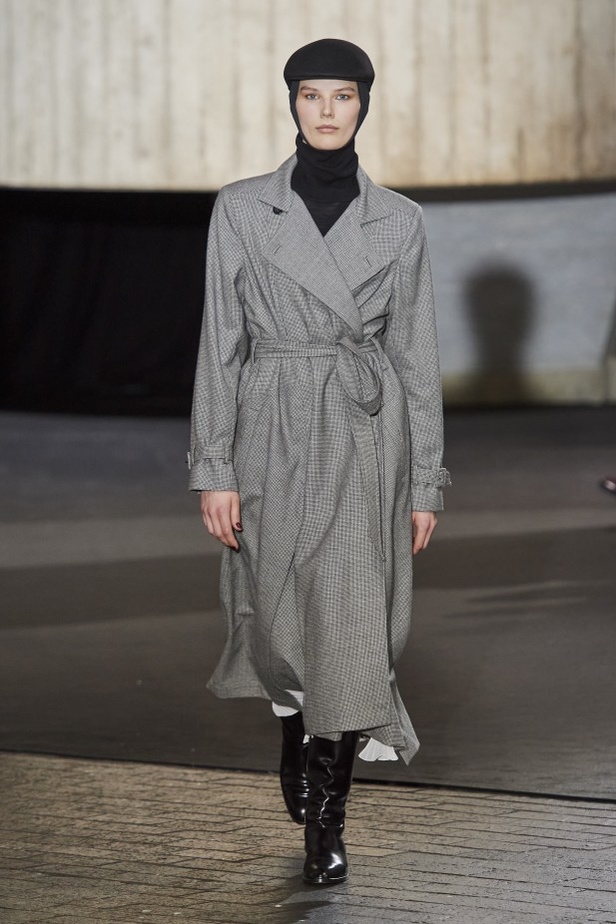 مجموعة الالبسة الجاهزة من Roland Mouret لخريف وشتاء 2020-2021