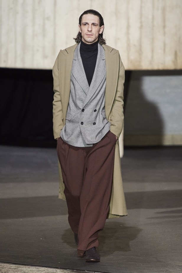 مجموعة الالبسة الجاهزة من Roland Mouret لخريف وشتاء 2020-2021