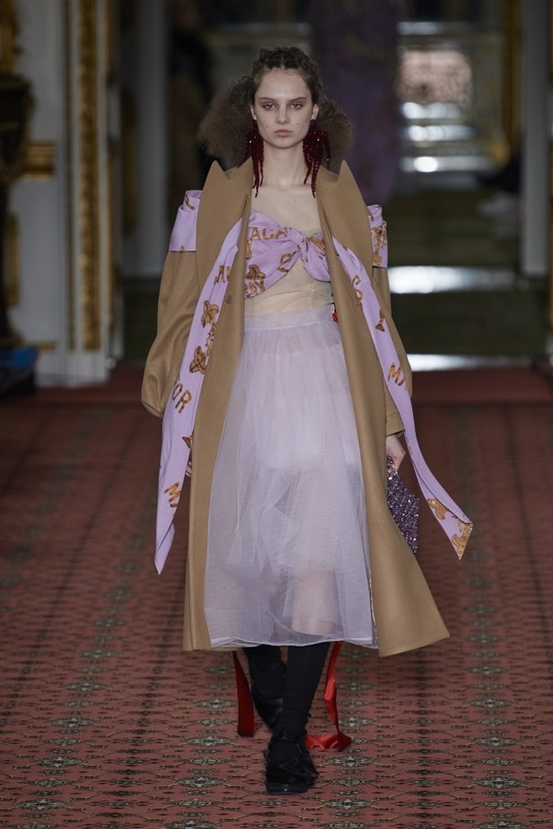 مجموعة الالبسة الفاخرة من SIMONE ROCHA لخريف وشتاء 2020-2021