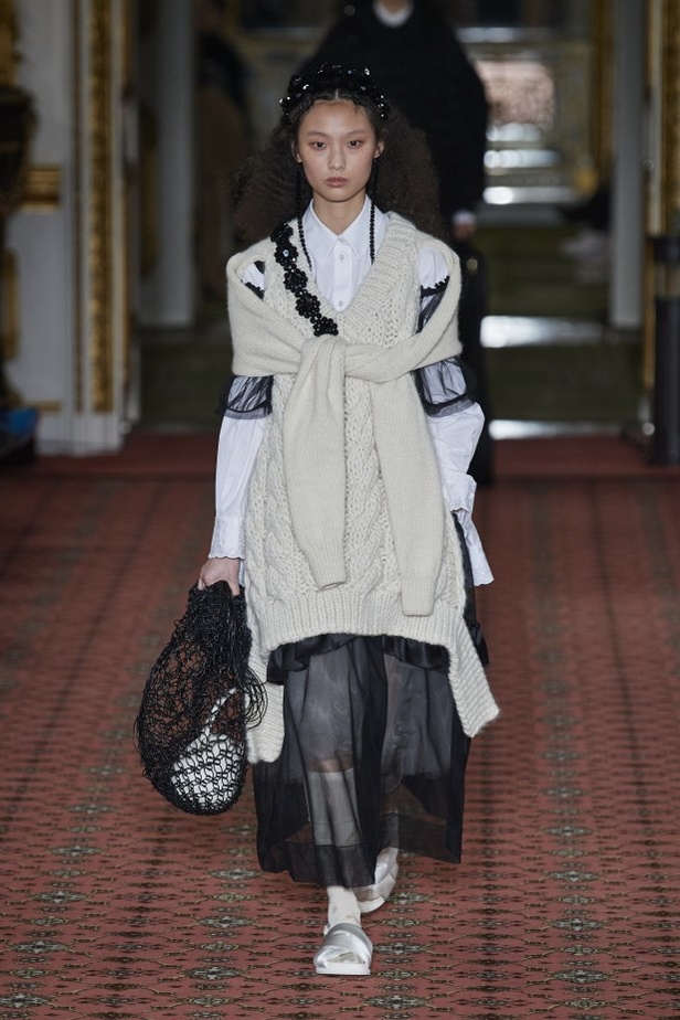 مجموعة الالبسة الفاخرة من SIMONE ROCHA لخريف وشتاء 2020-2021