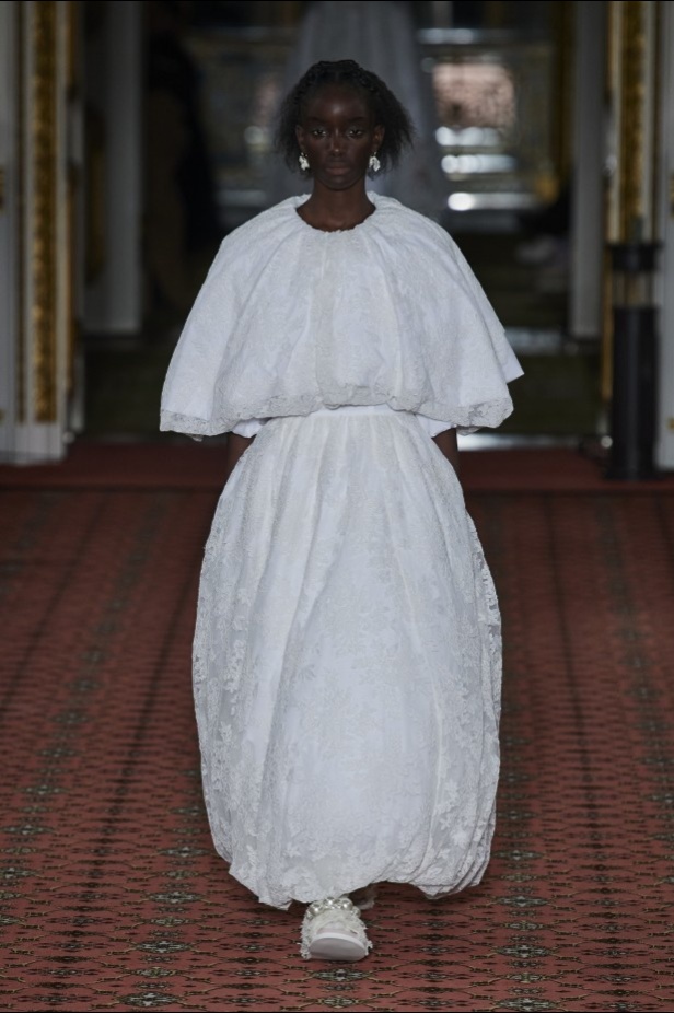 مجموعة الالبسة الفاخرة من SIMONE ROCHA لخريف وشتاء 2020-2021