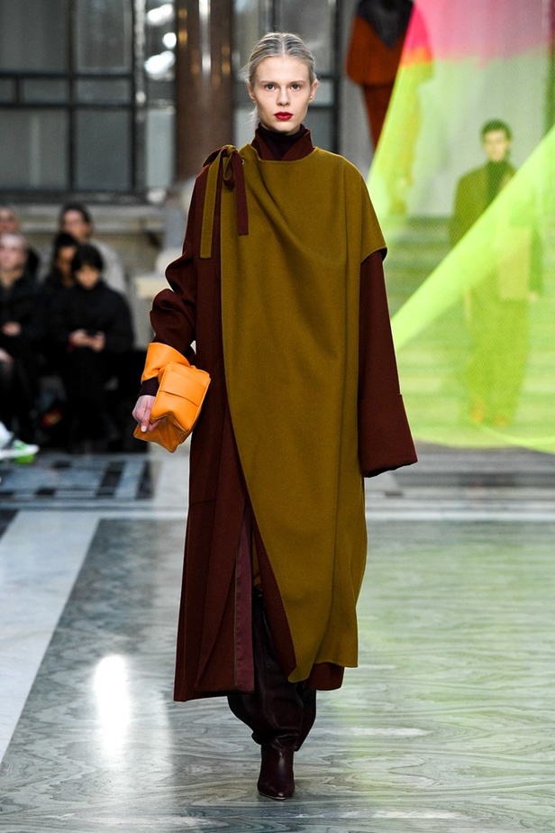 ازياء ROKSANDA لخريف وشتاء 2020-2021 خلال اسبوع الموضة في لندن   