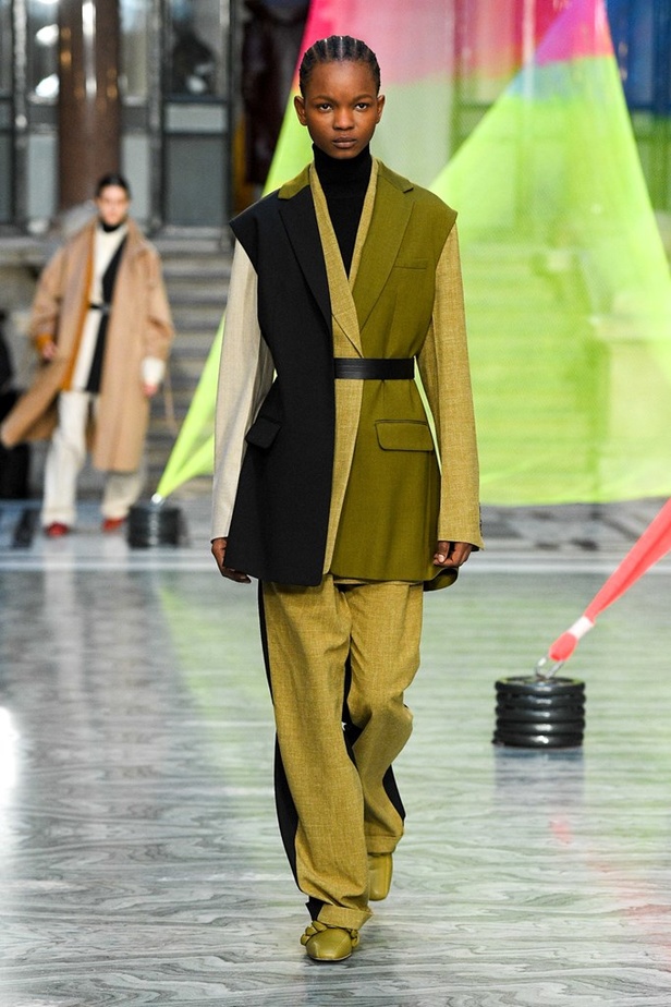 ازياء ROKSANDA لخريف وشتاء 2020-2021 خلال اسبوع الموضة في لندن   