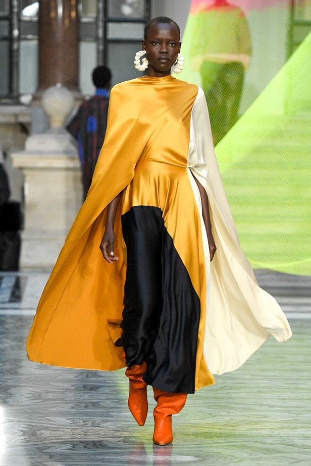 ازياء ROKSANDA لخريف وشتاء 2020-2021 خلال اسبوع الموضة في لندن   