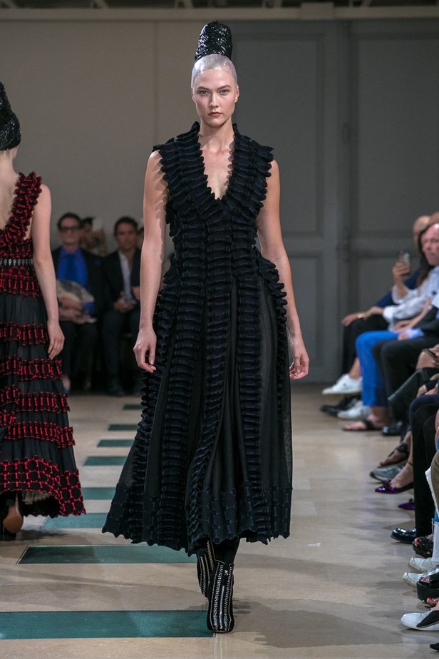 مجموعة ازياء المصمم التونسي عز الدين علية لموسم خريف 2017