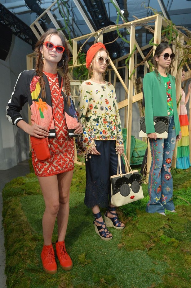 مجموعة Alice & Olivia لموسمي ربيع وصيف ٢٠١٧