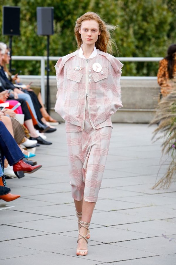 عرض أزياء Roland Mouret لربيع وصيف ٢٠١٩ !