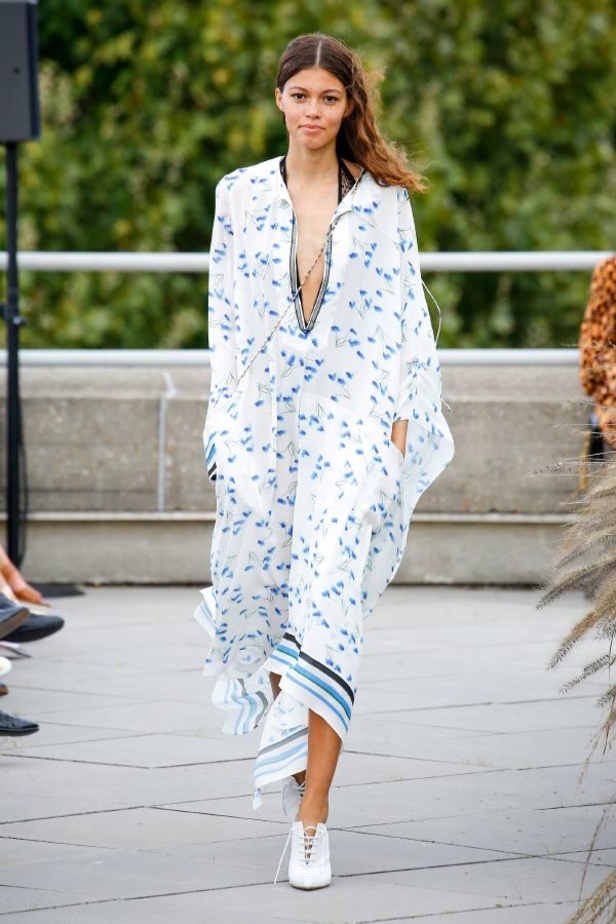 عرض أزياء Roland Mouret لربيع وصيف ٢٠١٩ !