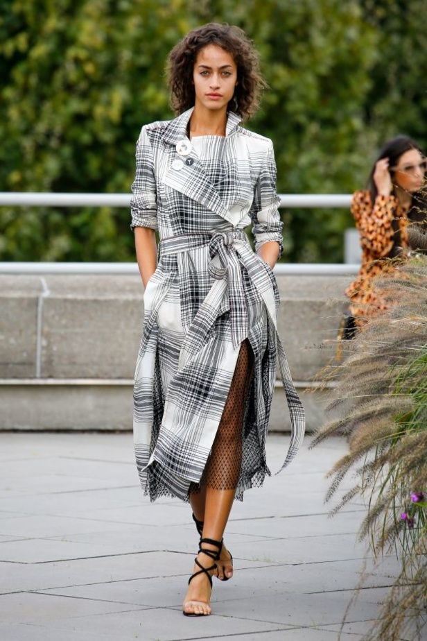 عرض أزياء Roland Mouret لربيع وصيف ٢٠١٩ !