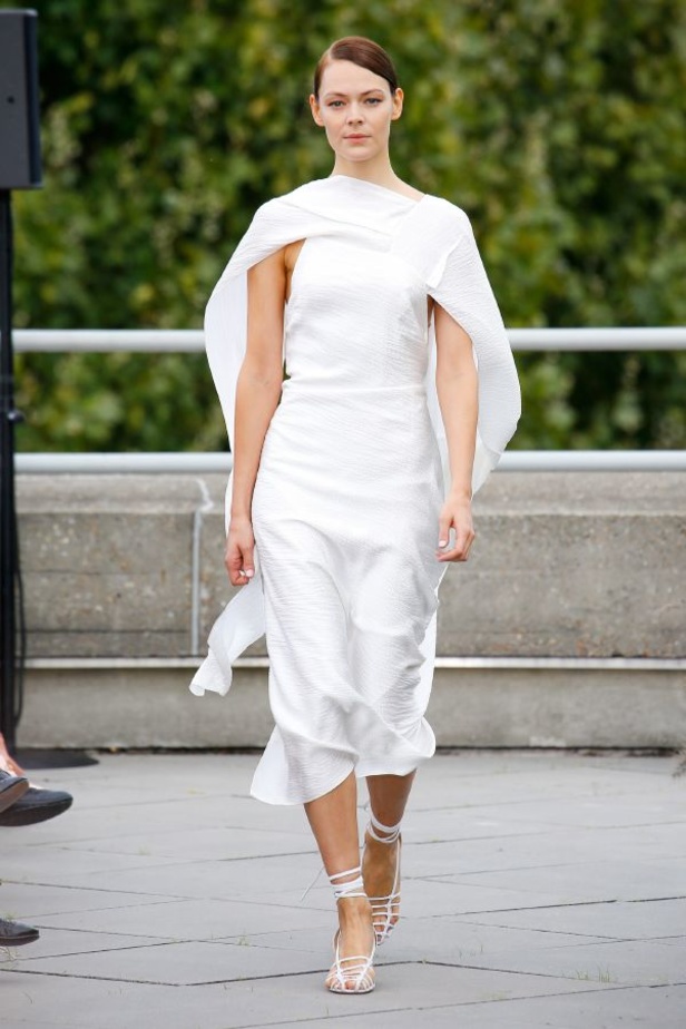 عرض أزياء Roland Mouret لربيع وصيف ٢٠١٩ !