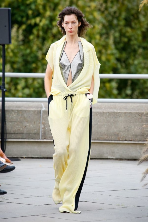 عرض أزياء Roland Mouret لربيع وصيف ٢٠١٩ !