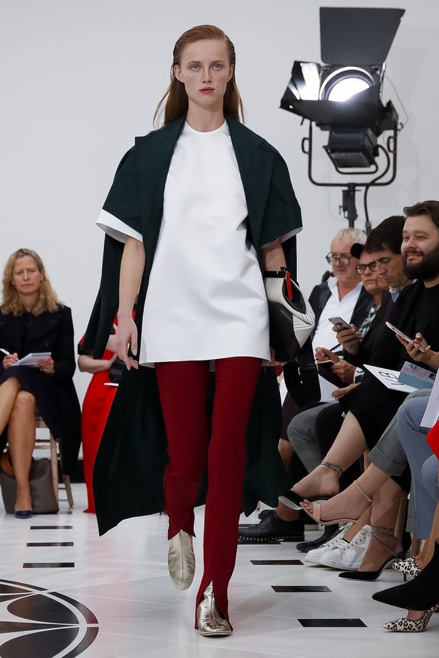 عرض ازياء فيكتوريا بيكهام لربيع وصيف 2019