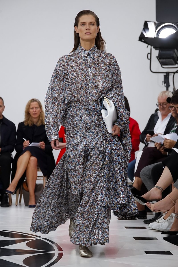 عرض ازياء فيكتوريا بيكهام لربيع وصيف 2019