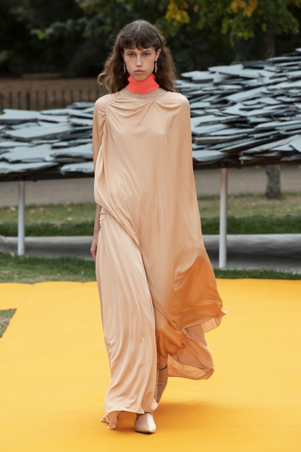 اسبوع الموضة في لندن 2019 أزياء ROKSANDA لربيع وصيف 2020