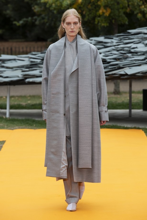 اسبوع الموضة في لندن 2019 أزياء ROKSANDA لربيع وصيف 2020