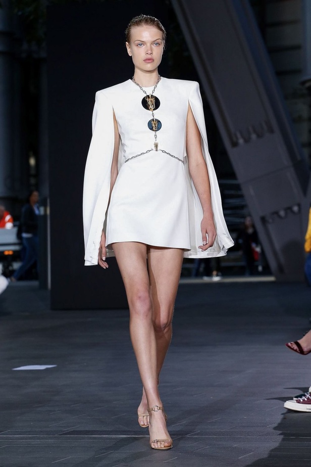 اسبوع الموضة في لندن 2019   مجموعة أزياء ديفيد كوما الجاهزة لربيع وصيف 2020