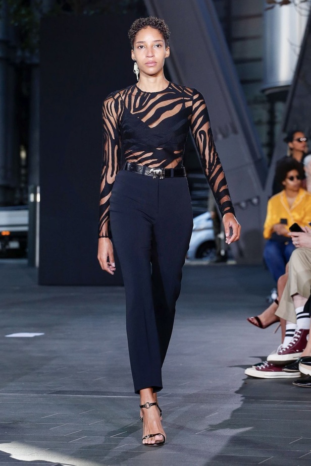 اسبوع الموضة في لندن 2019   مجموعة أزياء ديفيد كوما الجاهزة لربيع وصيف 2020