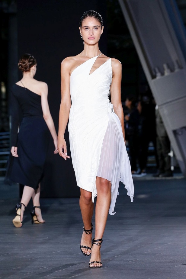 اسبوع الموضة في لندن 2019   مجموعة أزياء ديفيد كوما الجاهزة لربيع وصيف 2020