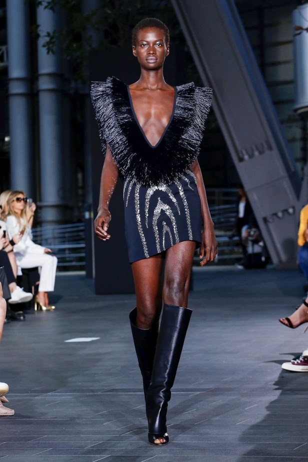 اسبوع الموضة في لندن 2019   مجموعة أزياء ديفيد كوما الجاهزة لربيع وصيف 2020