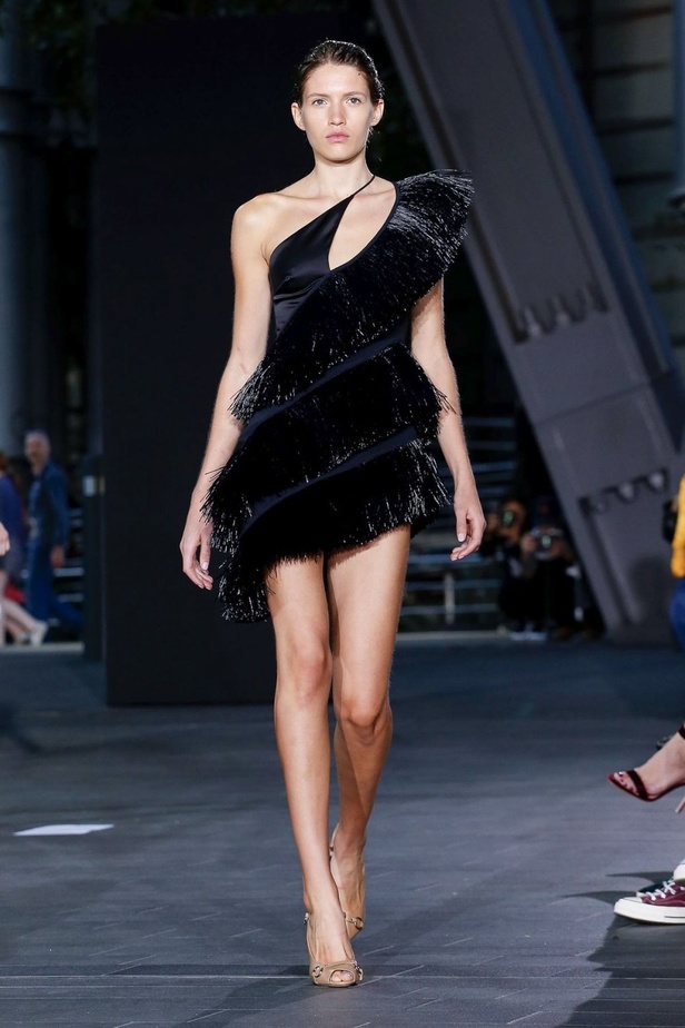 اسبوع الموضة في لندن 2019   مجموعة أزياء ديفيد كوما الجاهزة لربيع وصيف 2020