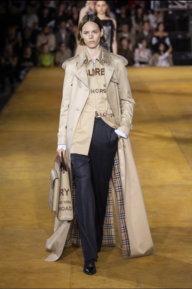 اسبوع الموضة في لندن 2019 عرض أزياء BURBERRY لربيع وصيف 2020