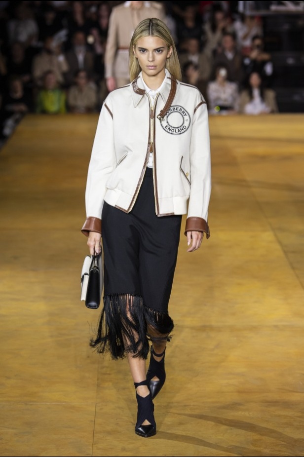 اسبوع الموضة في لندن 2019 عرض أزياء BURBERRY لربيع وصيف 2020