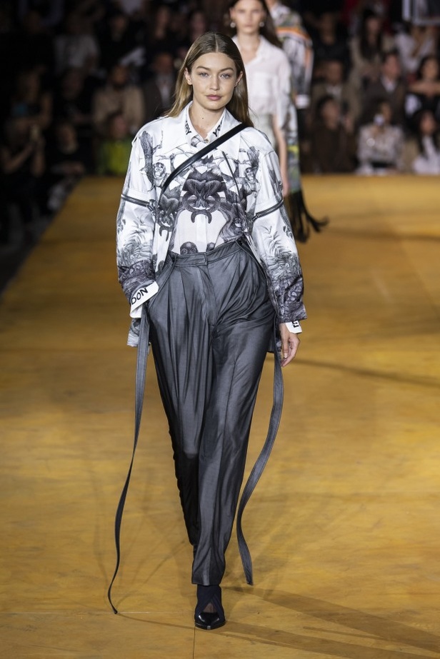 اسبوع الموضة في لندن 2019 عرض أزياء BURBERRY لربيع وصيف 2020