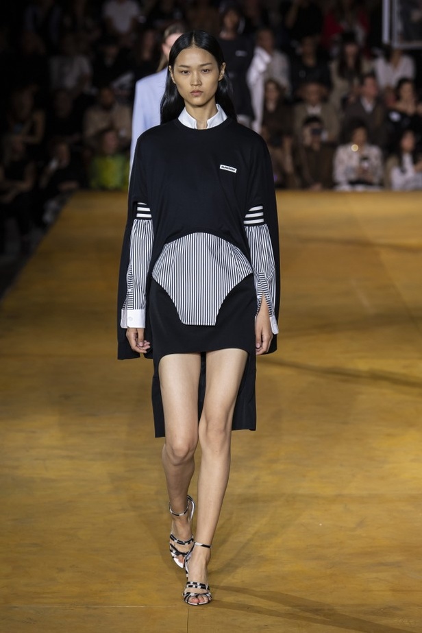 اسبوع الموضة في لندن 2019 عرض أزياء BURBERRY لربيع وصيف 2020