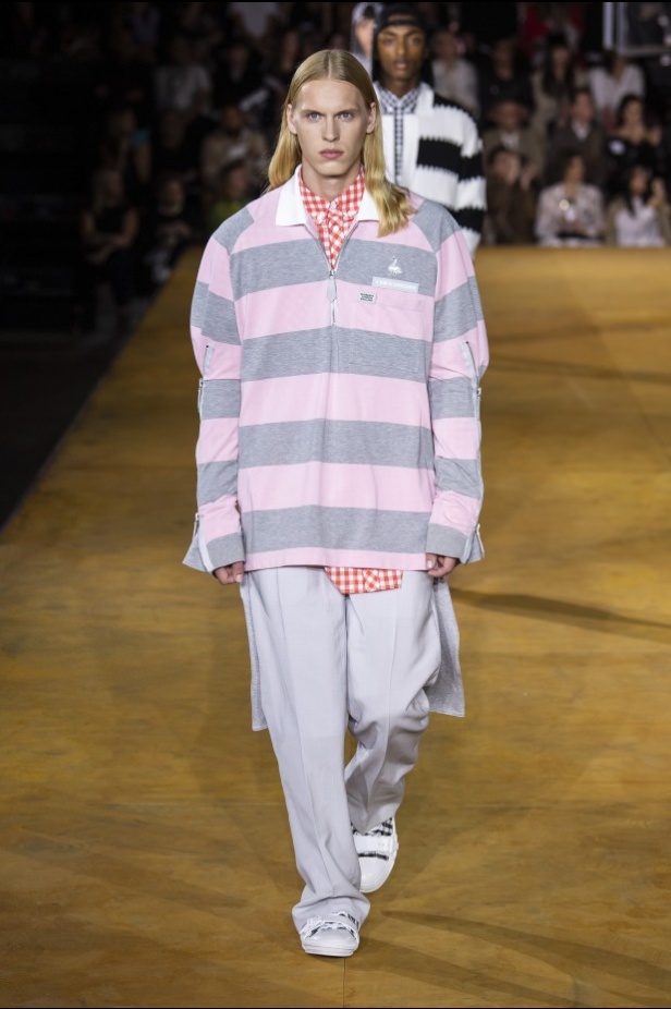 اسبوع الموضة في لندن 2019 عرض أزياء BURBERRY لربيع وصيف 2020