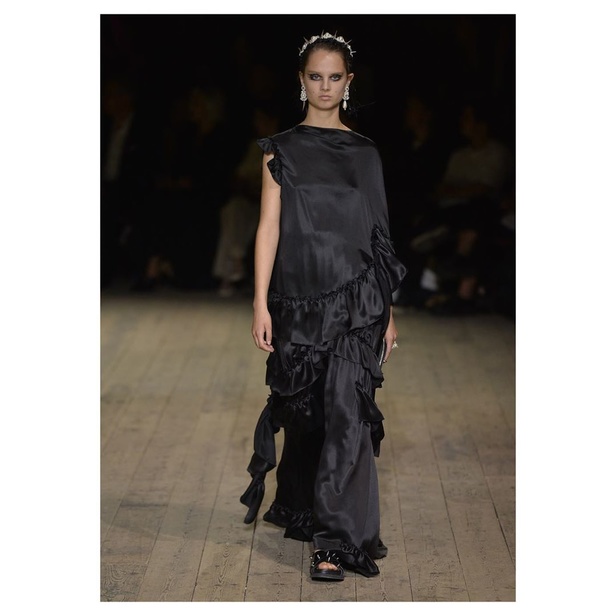 عرض مجموعة Simone Rocha ربيع وصيف 2019