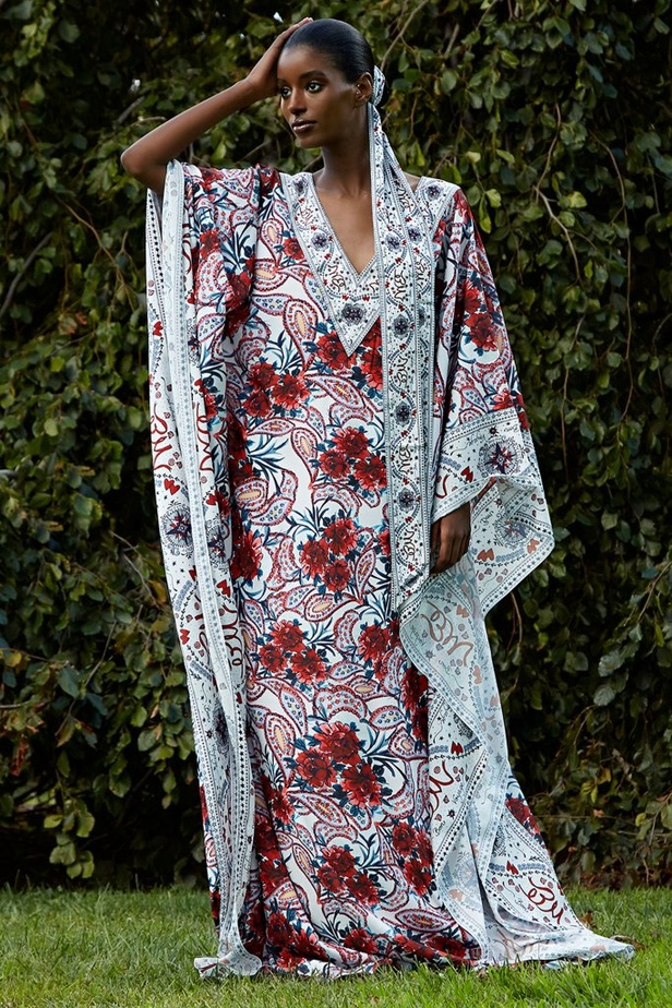 عرض ازياء badgley mischka في نيويورك لموسم ربيع وصيف 2021