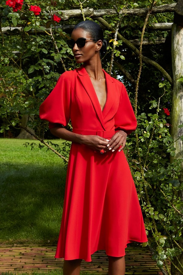 عرض ازياء badgley mischka في نيويورك لموسم ربيع وصيف 2021