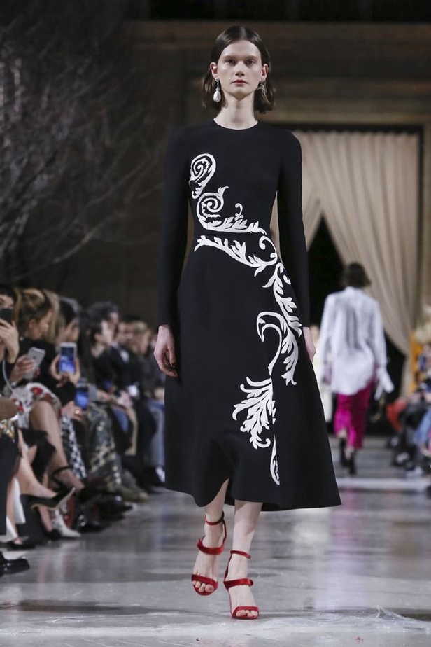 عرض أزياء اوسكار دي لارانتا لموسم خريف وشتاء 2018