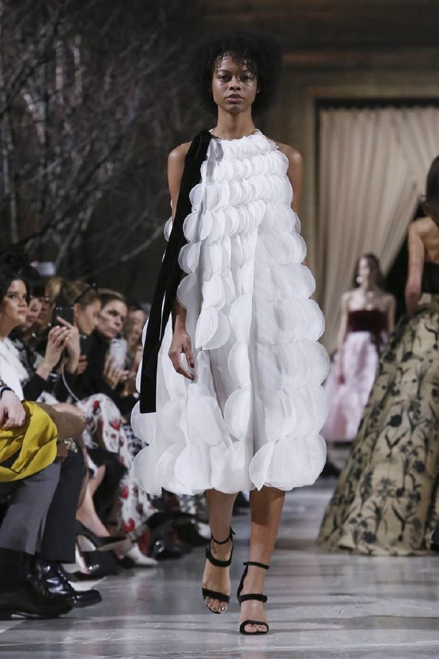 عرض أزياء اوسكار دي لارانتا لموسم خريف وشتاء 2018