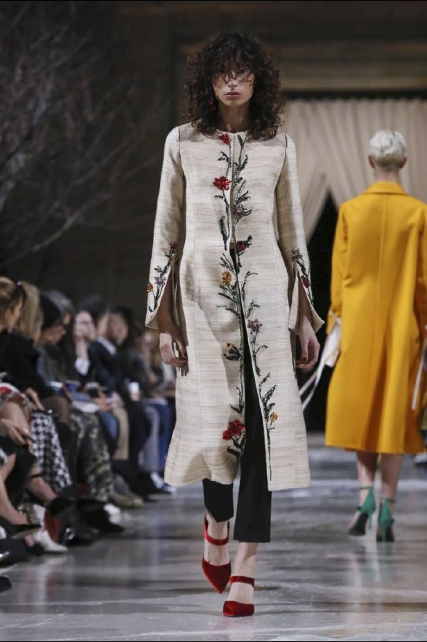 عرض أزياء اوسكار دي لارانتا لموسم خريف وشتاء 2018