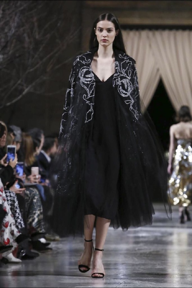 عرض أزياء اوسكار دي لارانتا لموسم خريف وشتاء 2018