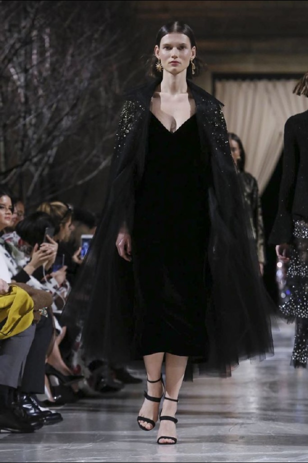 عرض أزياء اوسكار دي لارانتا لموسم خريف وشتاء 2018