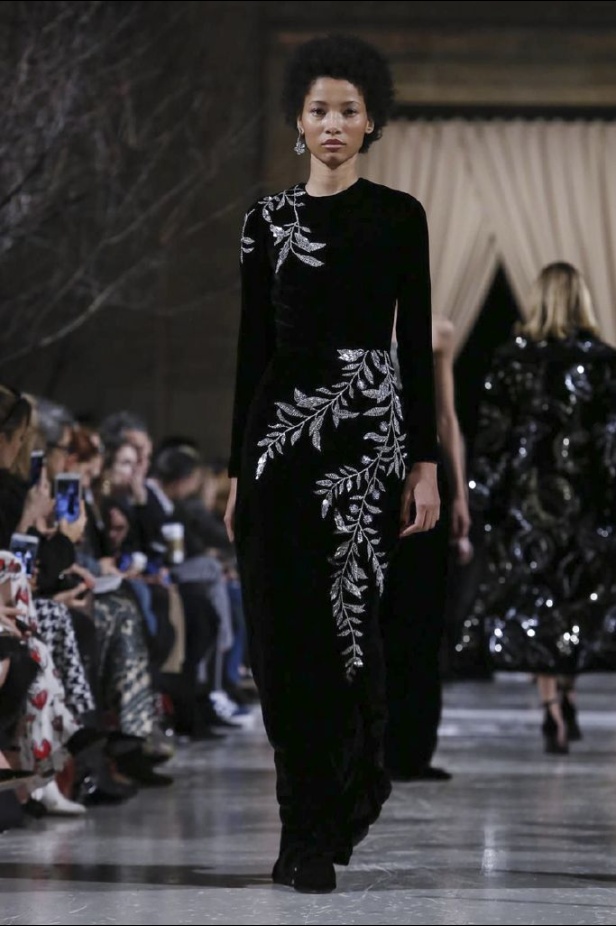 عرض أزياء اوسكار دي لارانتا لموسم خريف وشتاء 2018