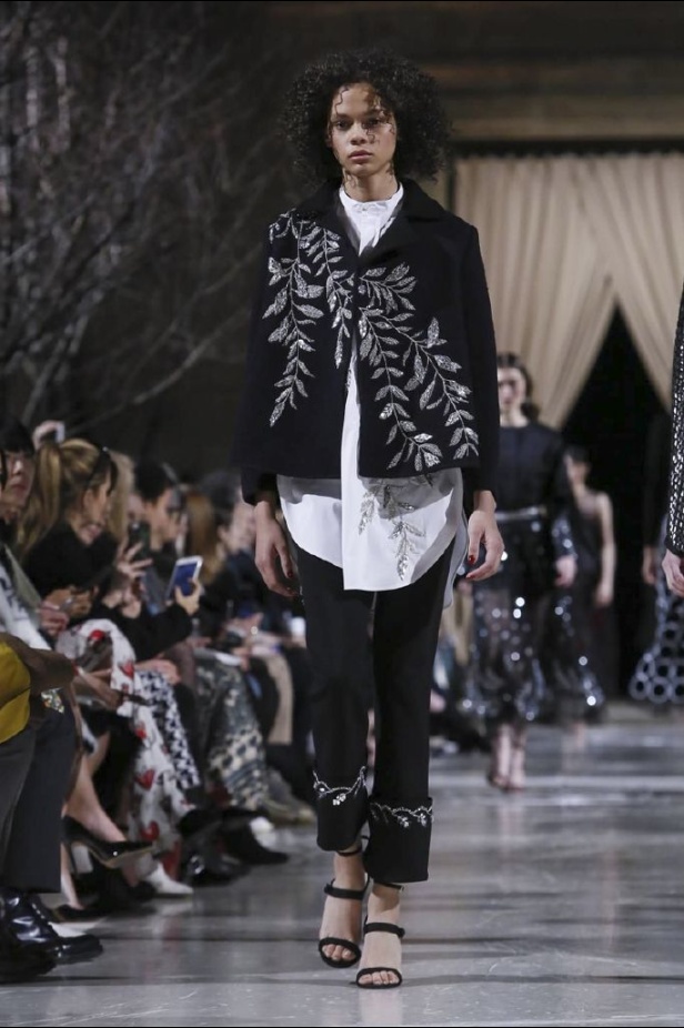 عرض أزياء اوسكار دي لارانتا لموسم خريف وشتاء 2018