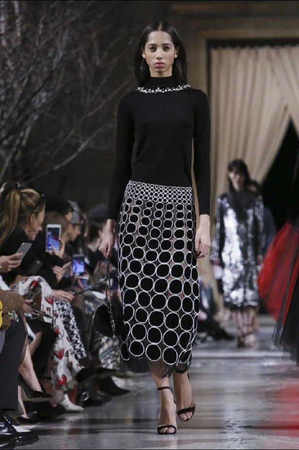 عرض أزياء اوسكار دي لارانتا لموسم خريف وشتاء 2018