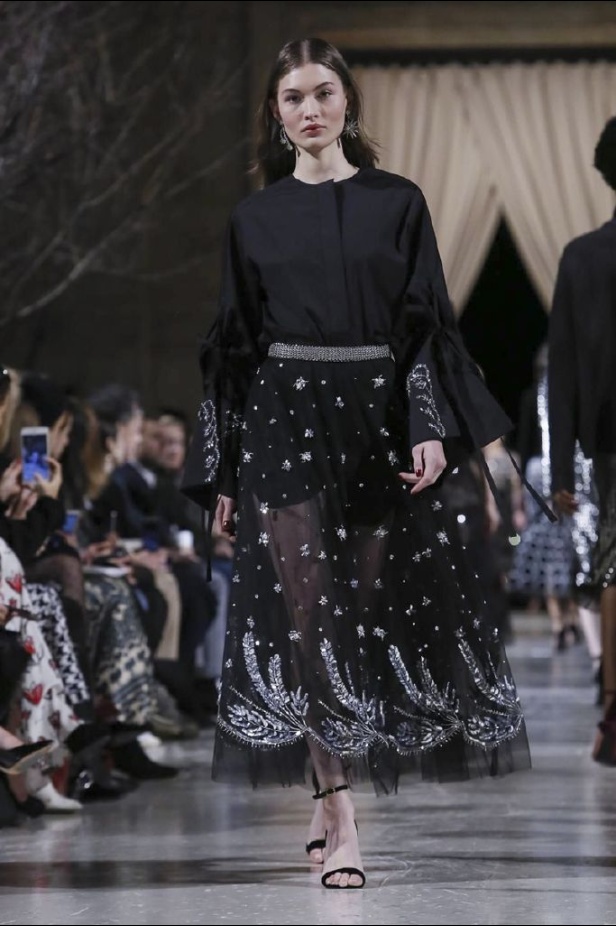 عرض أزياء اوسكار دي لارانتا لموسم خريف وشتاء 2018