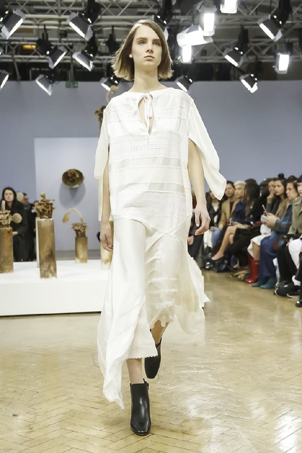 عرض أزياء J.W. ANDERSON لموسم خريف وشتاء2018