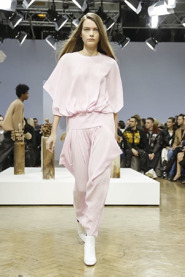 عرض أزياء J.W. ANDERSON لموسم خريف وشتاء2018