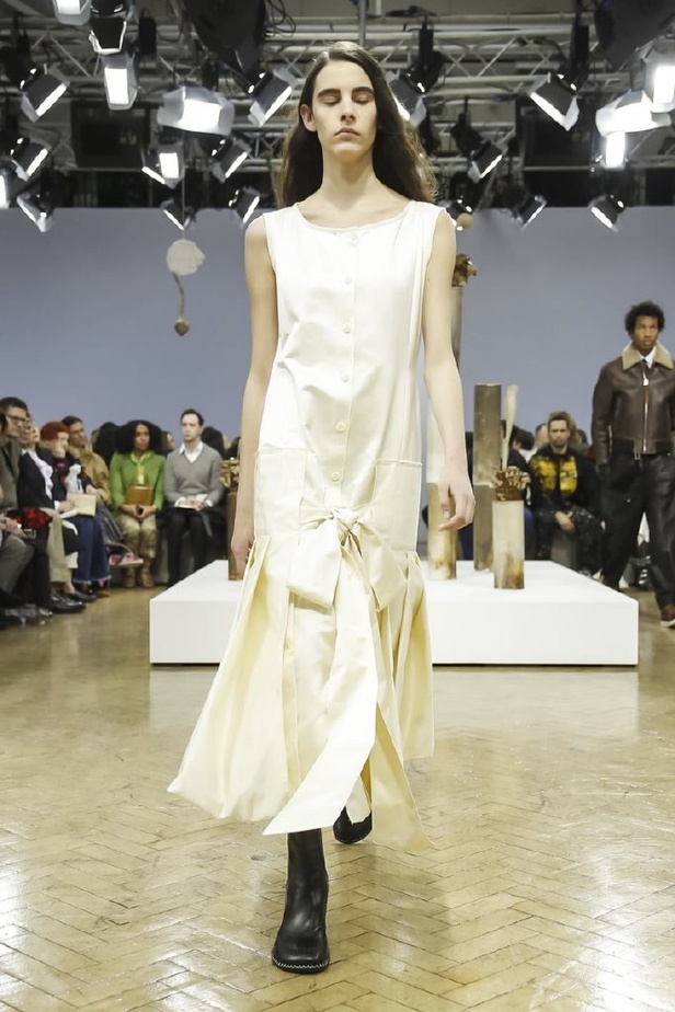 عرض أزياء J.W. ANDERSON لموسم خريف وشتاء2018