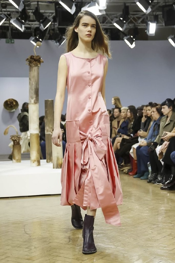 عرض أزياء J.W. ANDERSON لموسم خريف وشتاء2018